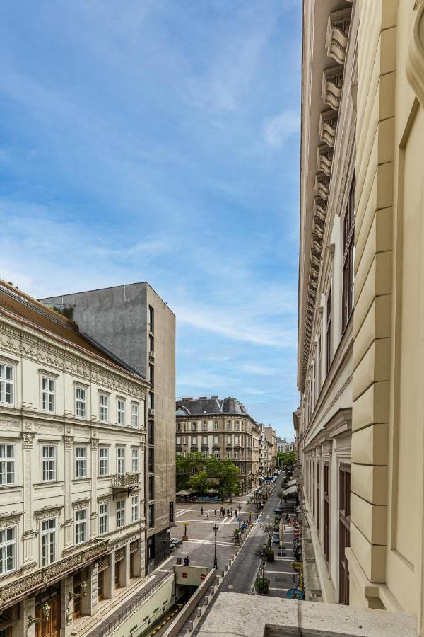 City Center Apartment With Balcony Budapest Bagian luar foto